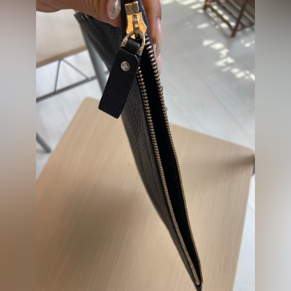 VALENTINO GARAVANI Rockstud Black Large Pouch- Great Condition! - Picture 6 of 9